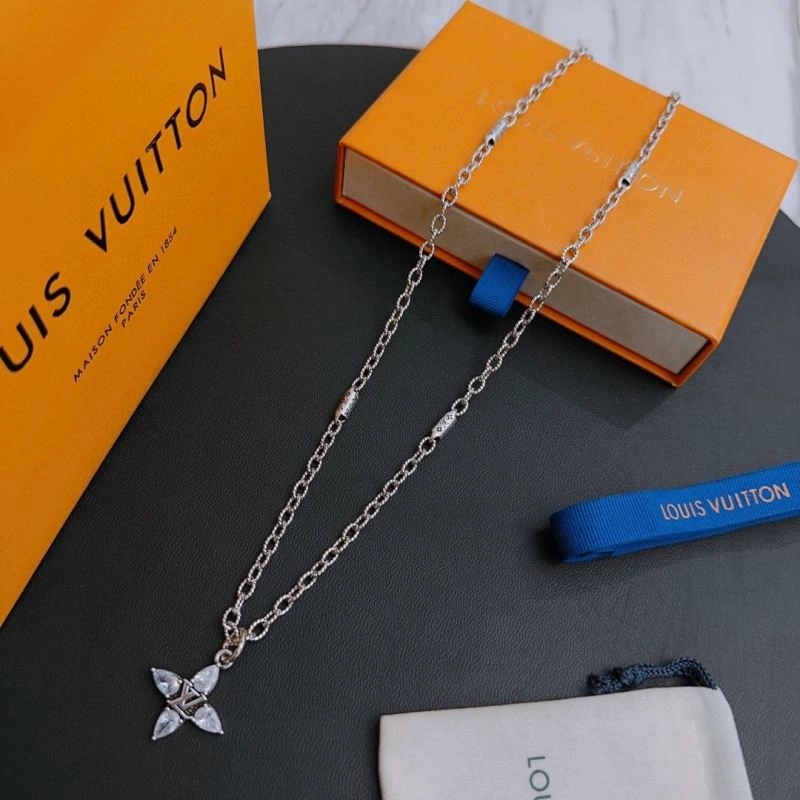 Louis Vuitton Necklaces Elegant 250887