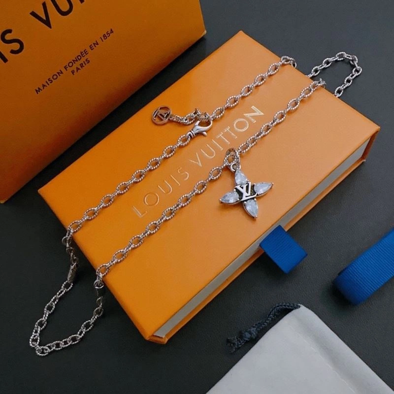 Louis Vuitton Necklaces Elegant 250887
