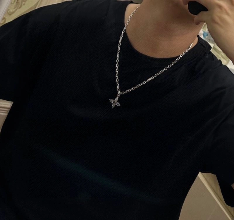 Louis Vuitton Necklaces Elegant 250887