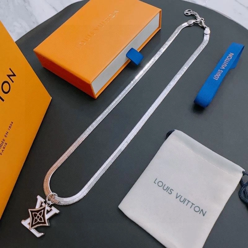 FreshLook Louis Vuitton Necklaces 250889
