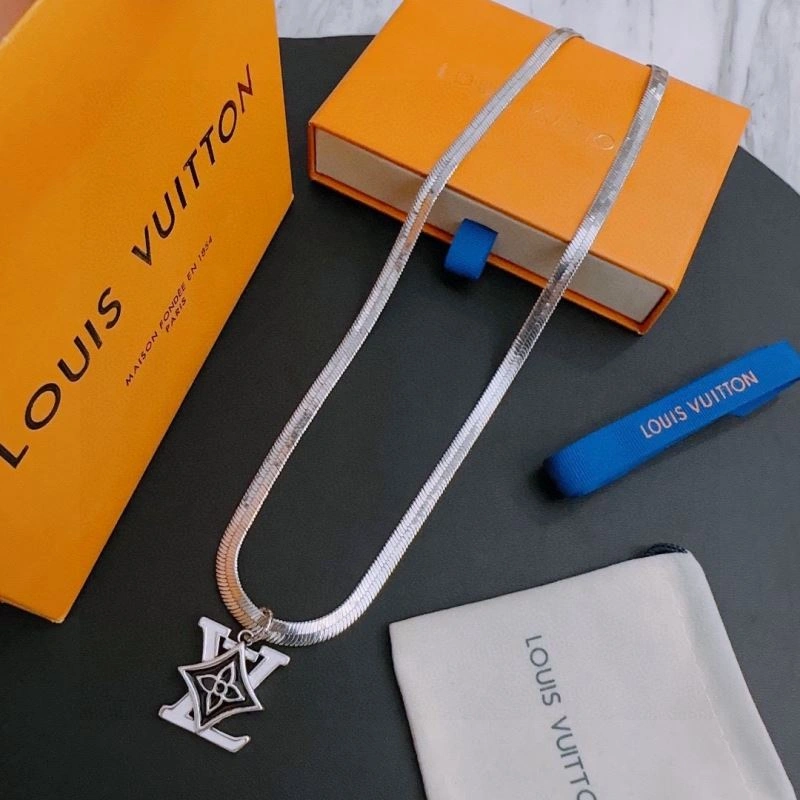 FreshLook Louis Vuitton Necklaces 250889