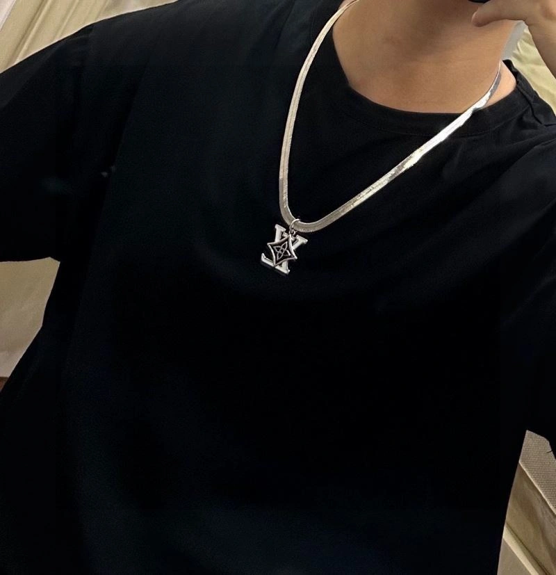 FreshLook Louis Vuitton Necklaces 250889
