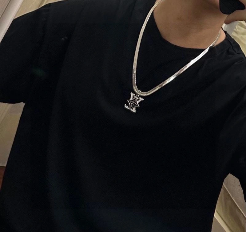 FreshLook Louis Vuitton Necklaces 250889