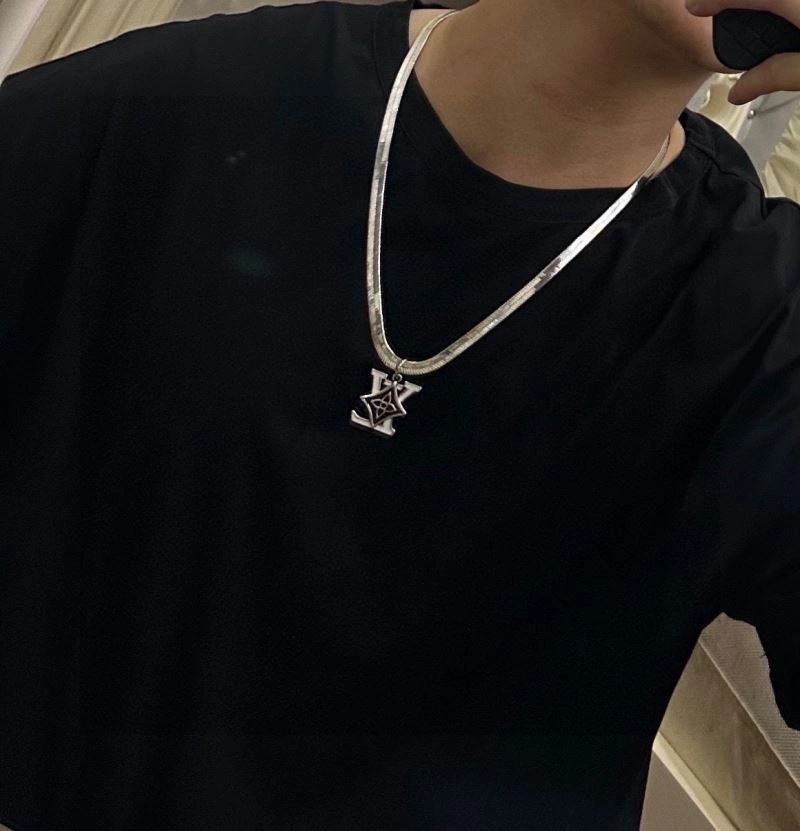 FreshLook Louis Vuitton Necklaces 250889