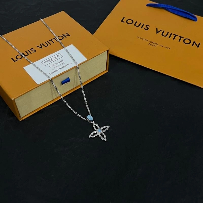 Louis Vuitton Necklaces Packable 250880