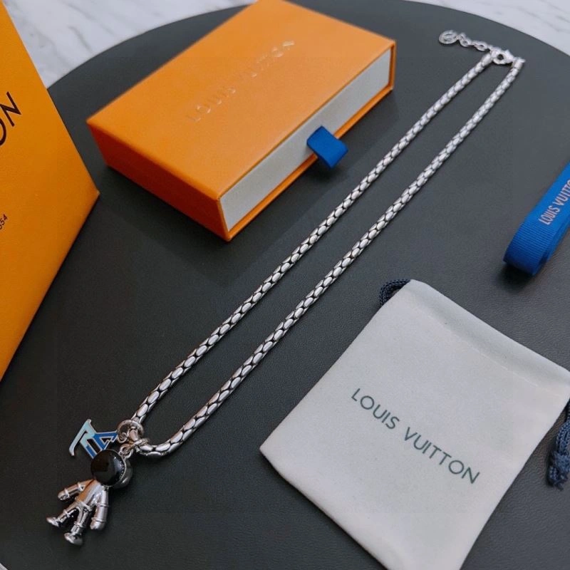 SoftTouch Louis Vuitton Necklaces 250549