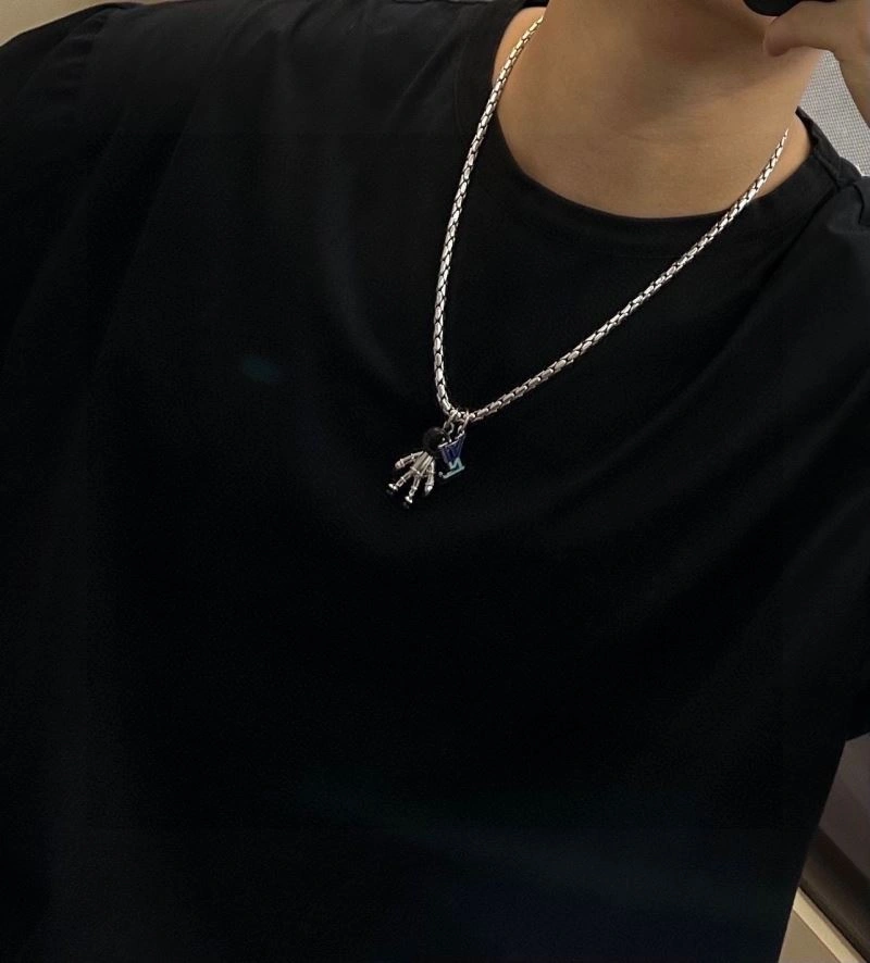 SoftTouch Louis Vuitton Necklaces 250549