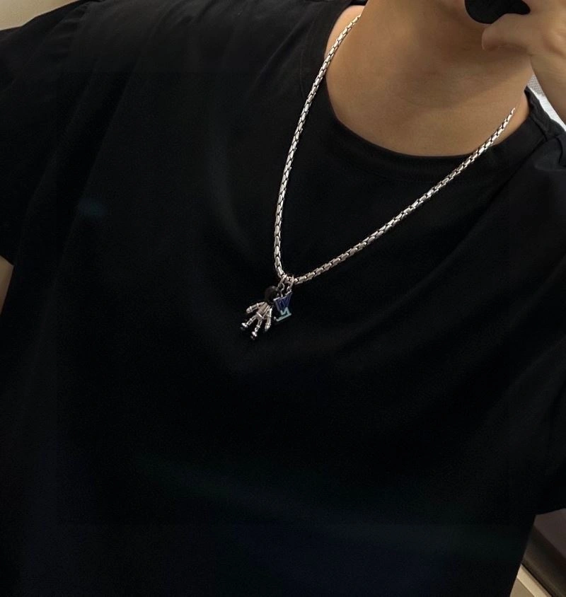SoftTouch Louis Vuitton Necklaces 250549