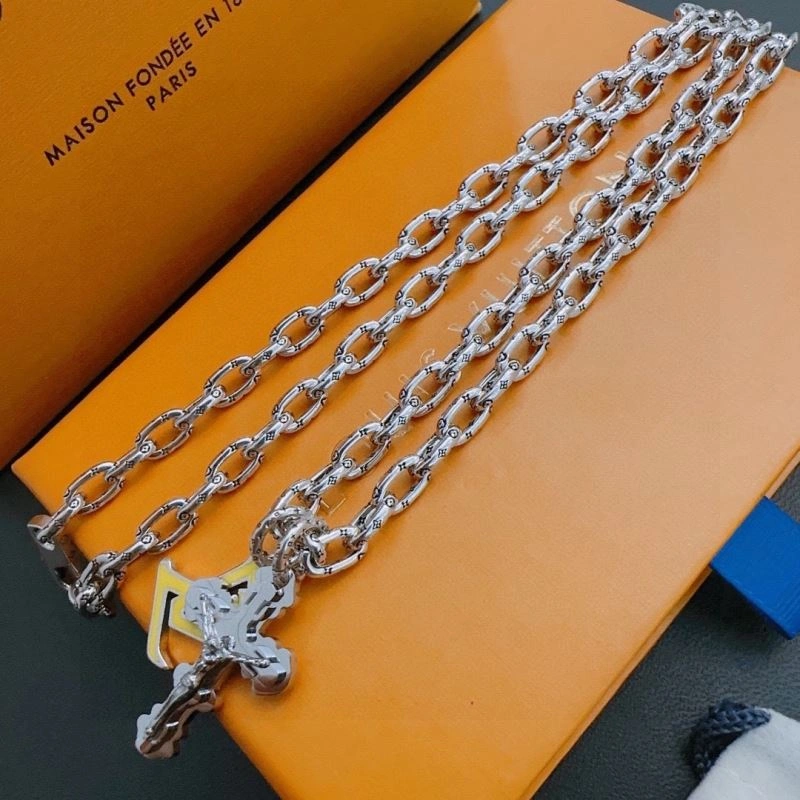 SmoothTexture Louis Vuitton Necklaces 250537