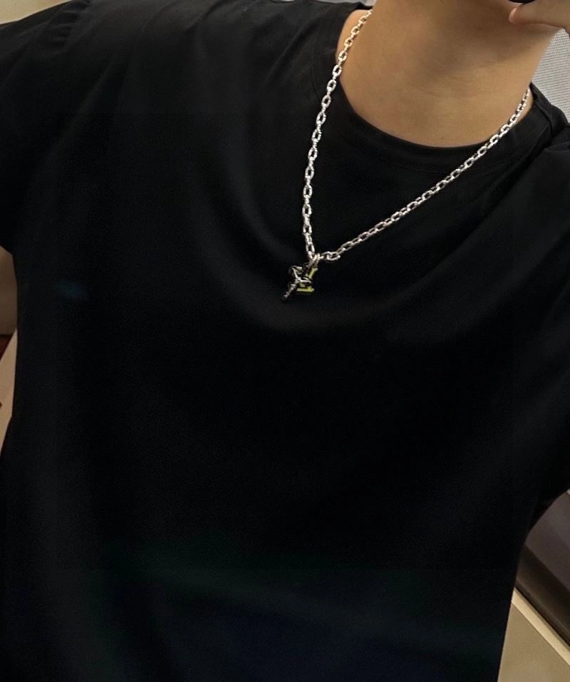 SmoothTexture Louis Vuitton Necklaces 250537