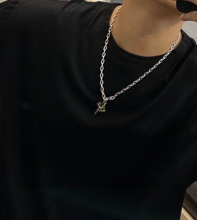 SmoothTexture Louis Vuitton Necklaces 250537