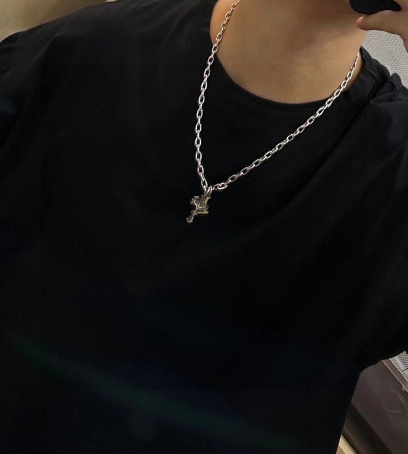 SmoothTexture Louis Vuitton Necklaces 250537