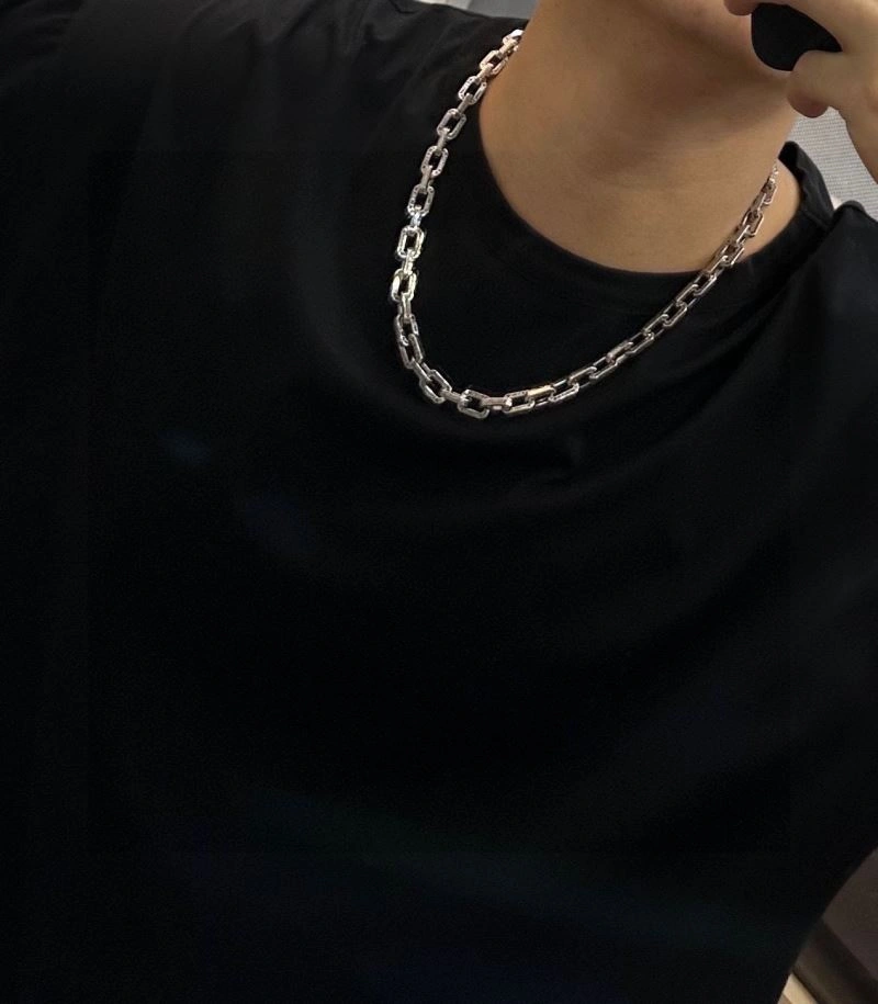 Louis Vuitton Necklaces WellDesigned 250535