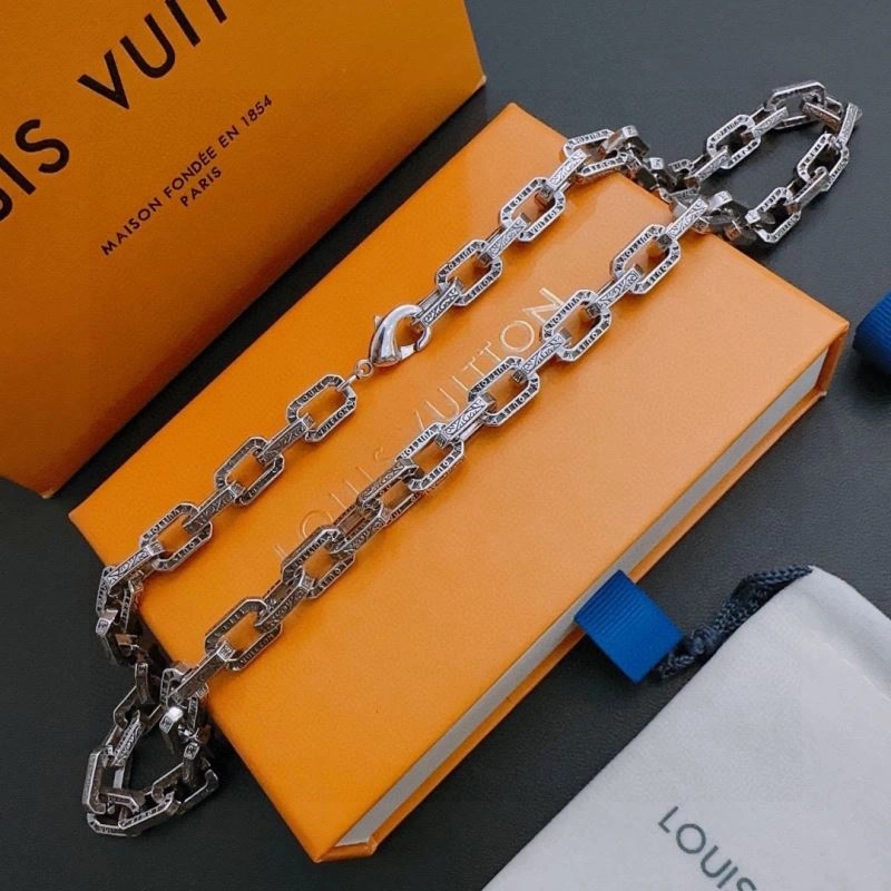Louis Vuitton Necklaces WellDesigned 250535