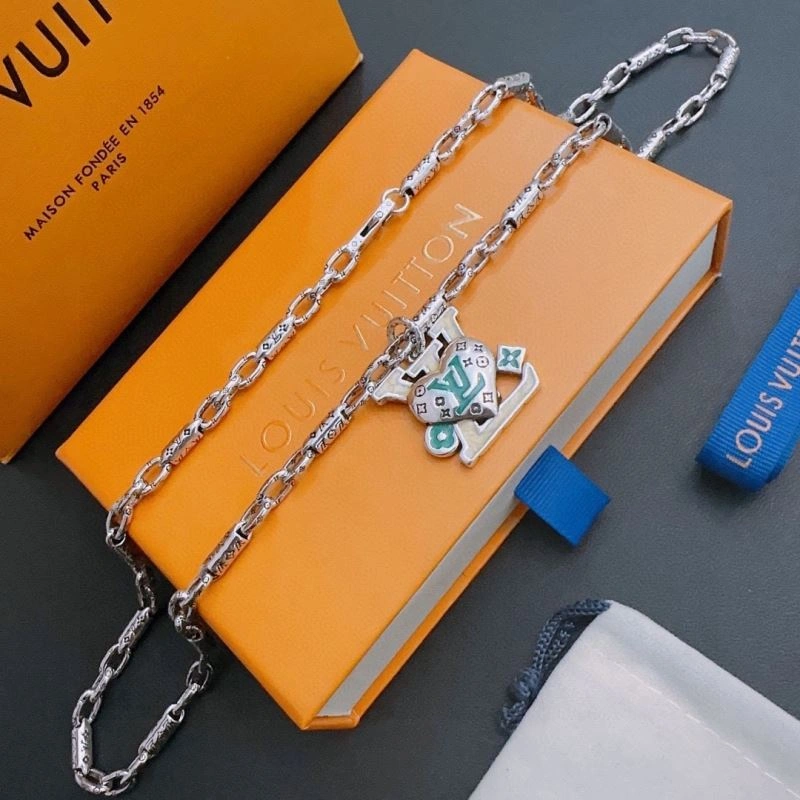 Lightweight Louis Vuitton Necklaces 250559