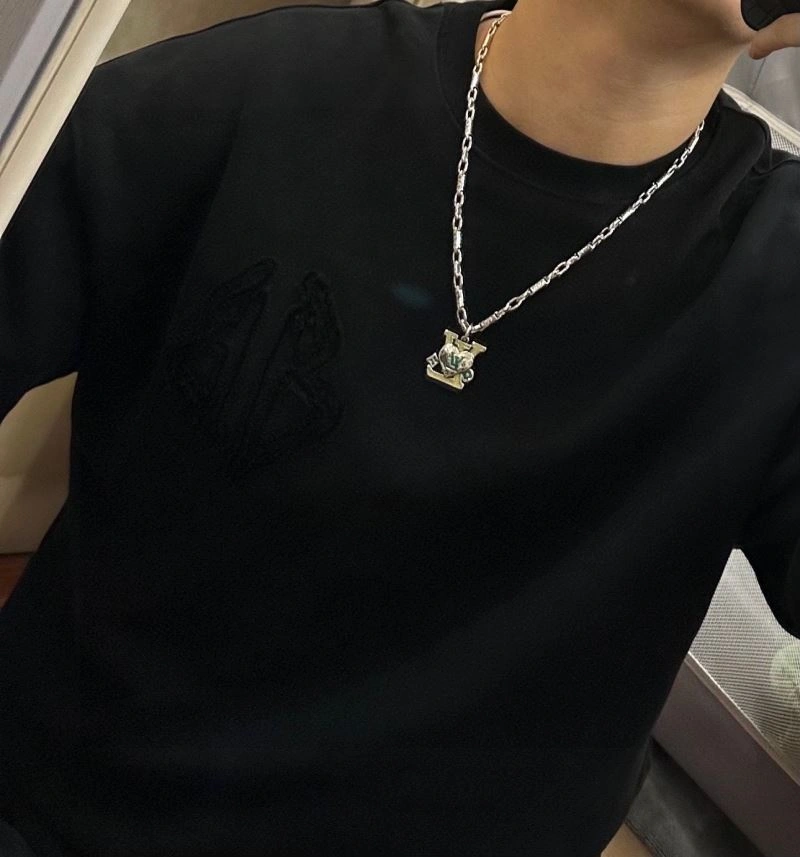 Lightweight Louis Vuitton Necklaces 250559