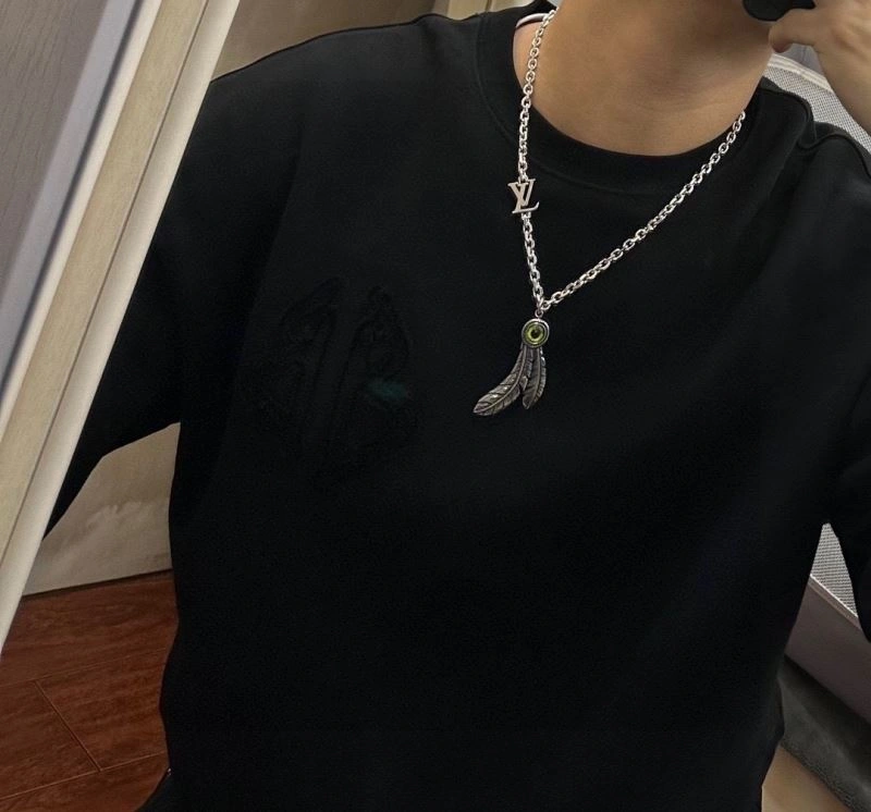 Louis Vuitton Necklaces WrinkleFree 250557