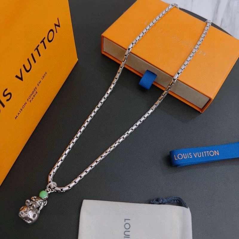 Louis Vuitton Necklaces SmoothTexture 250558