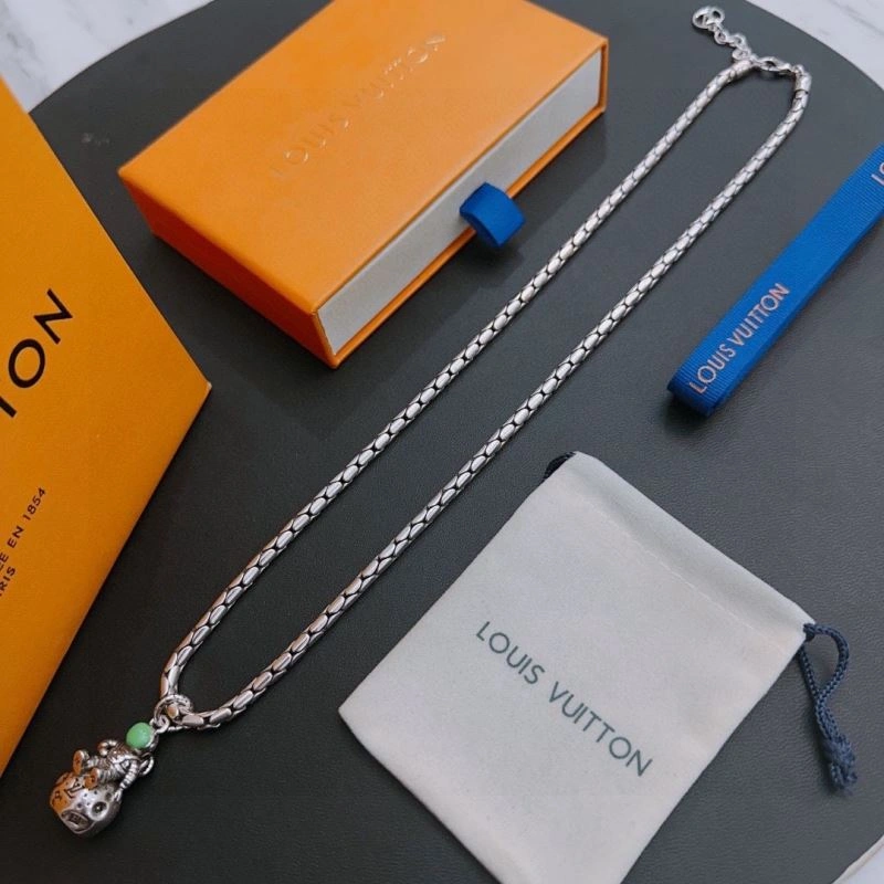 Louis Vuitton Necklaces SmoothTexture 250558