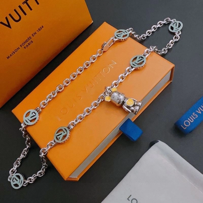 Louis Vuitton Necklaces Refined 250562