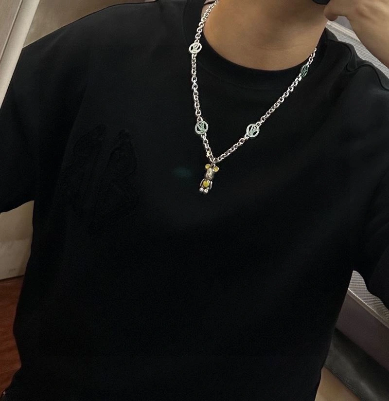 Louis Vuitton Necklaces Refined 250562