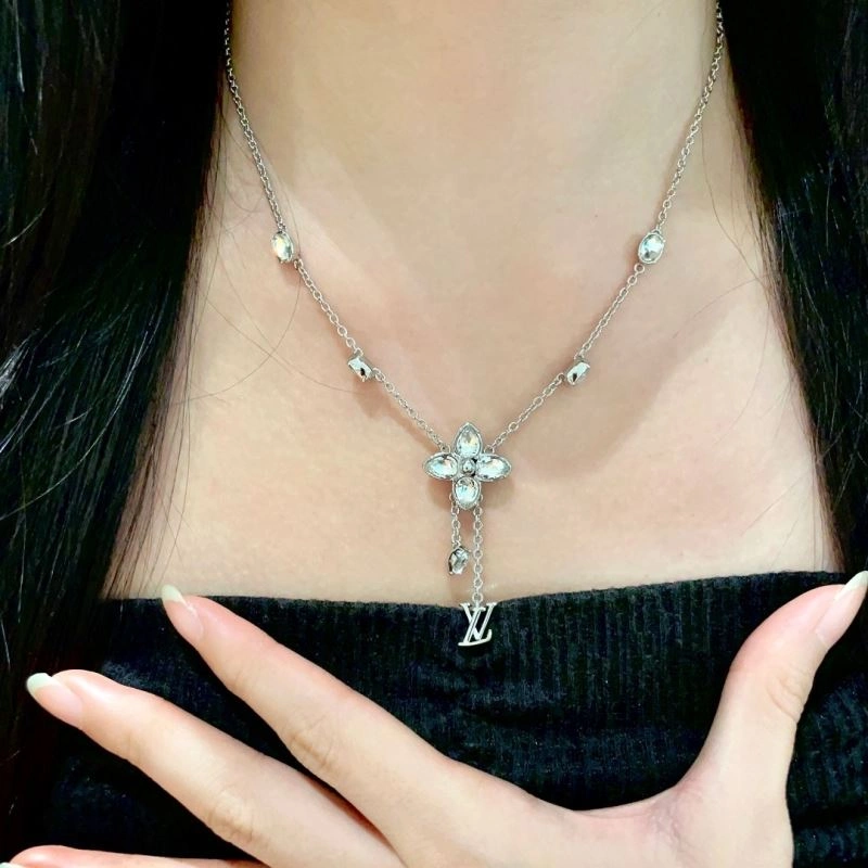 Louis Vuitton Necklaces Modern 250564