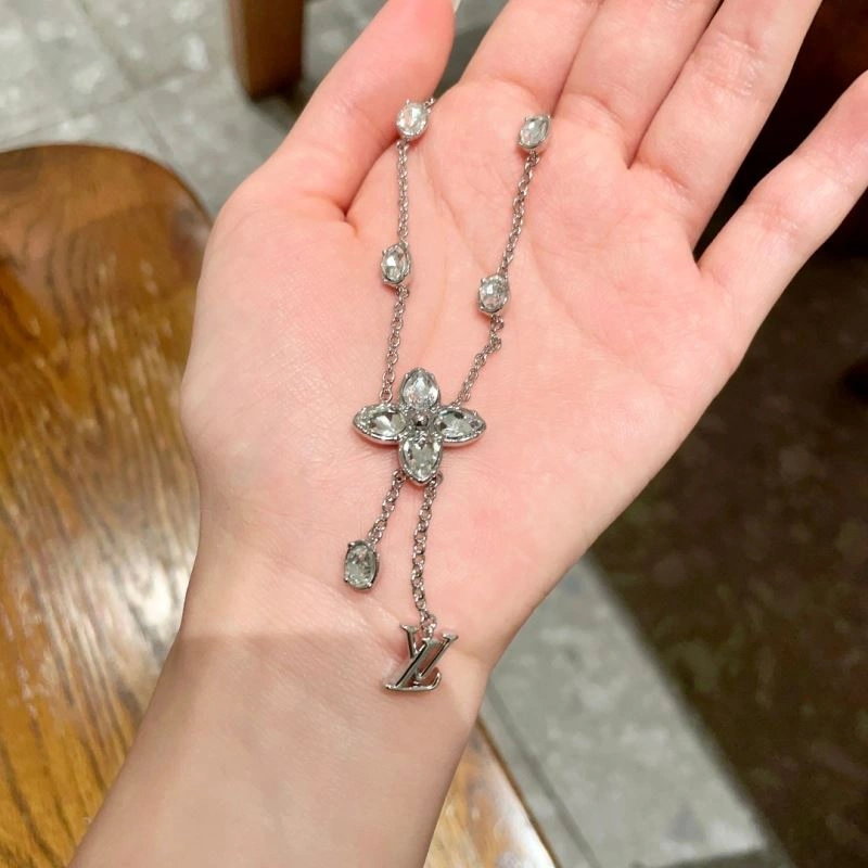 Louis Vuitton Necklaces Modern 250564