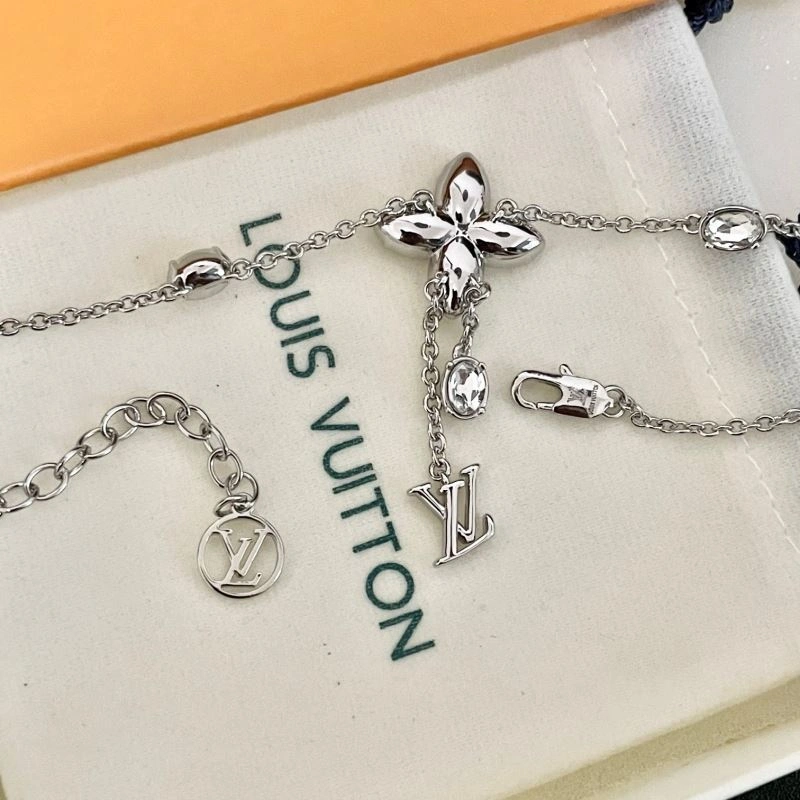Louis Vuitton Necklaces Modern 250564