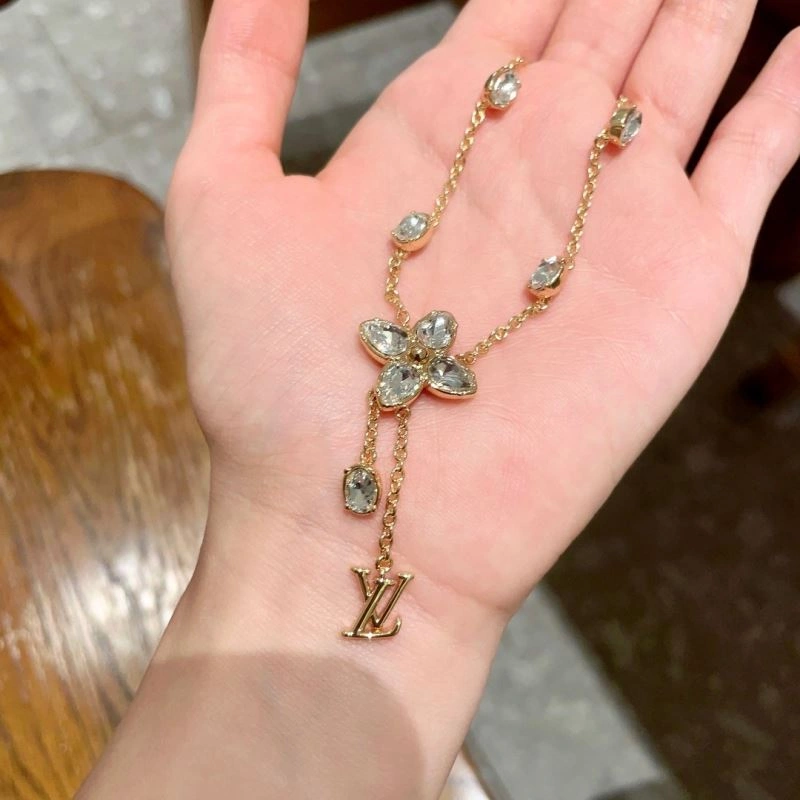 Louis Vuitton Necklaces WrinkleFree 250534
