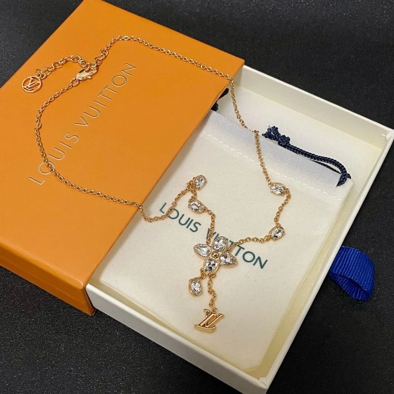 Louis Vuitton Necklaces WrinkleFree 250534
