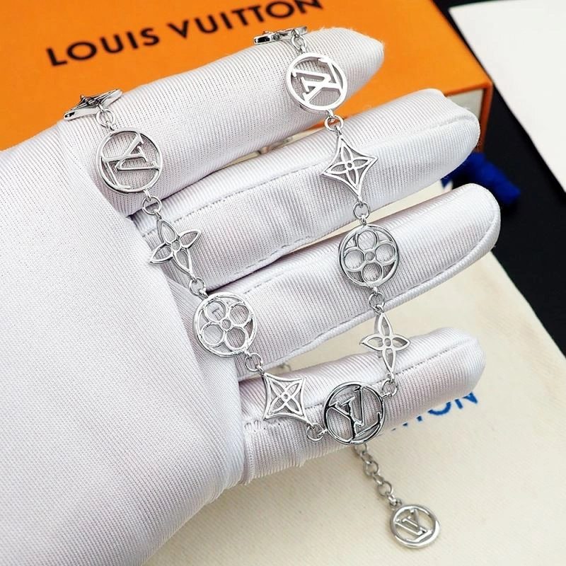 Lightweight Louis Vuitton Necklaces 250556