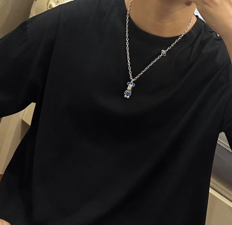 Supportive Louis Vuitton Necklaces 250539