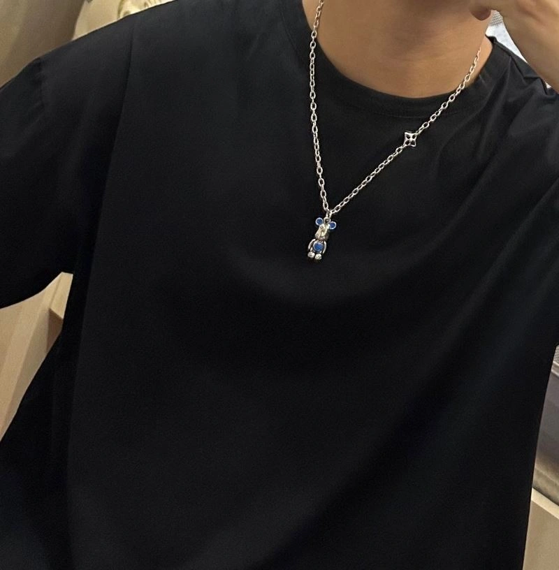 Supportive Louis Vuitton Necklaces 250539