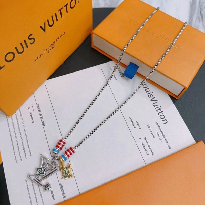 Breathable Louis Vuitton Necklaces 250541