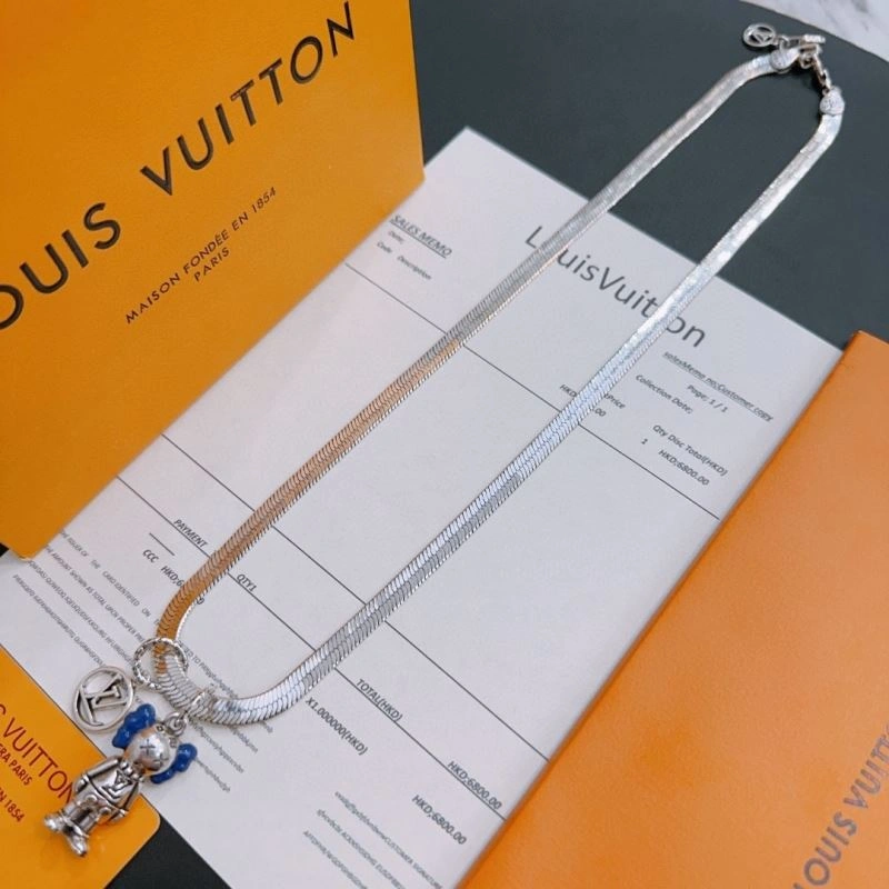 Packable Louis Vuitton Necklaces 250548