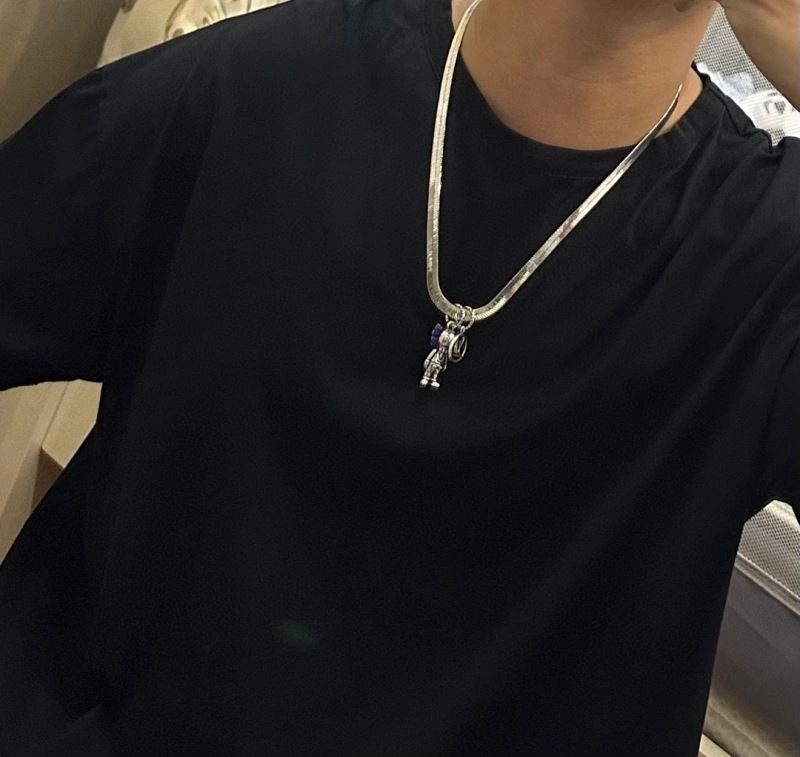 Packable Louis Vuitton Necklaces 250548