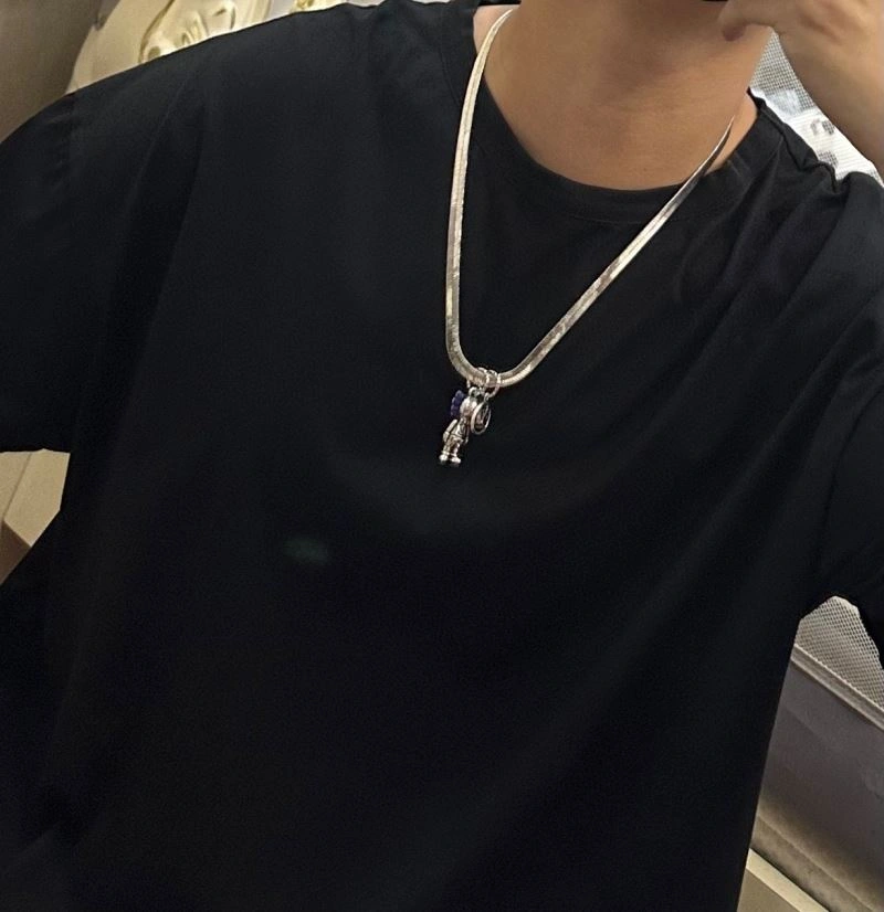 Packable Louis Vuitton Necklaces 250548