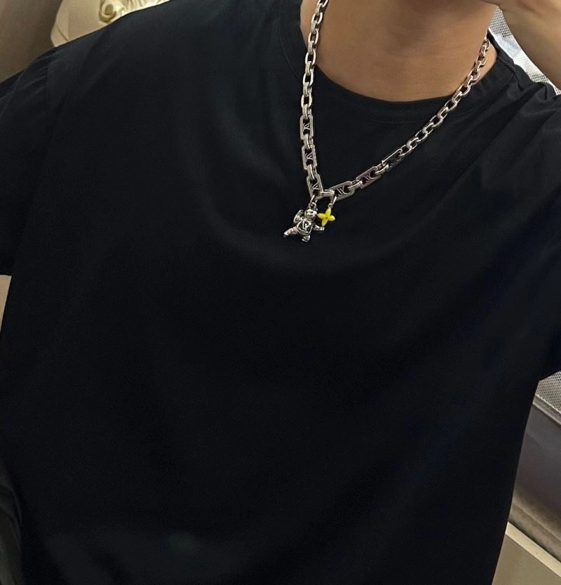 Effortless Louis Vuitton Necklaces 250544