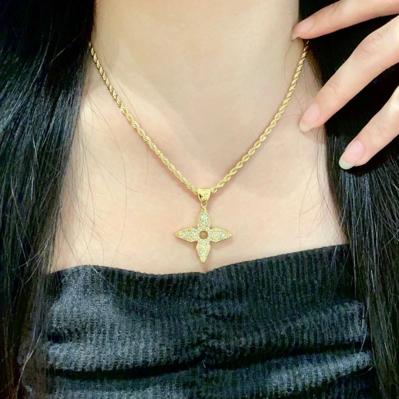 Functional Louis Vuitton Necklaces 250547
