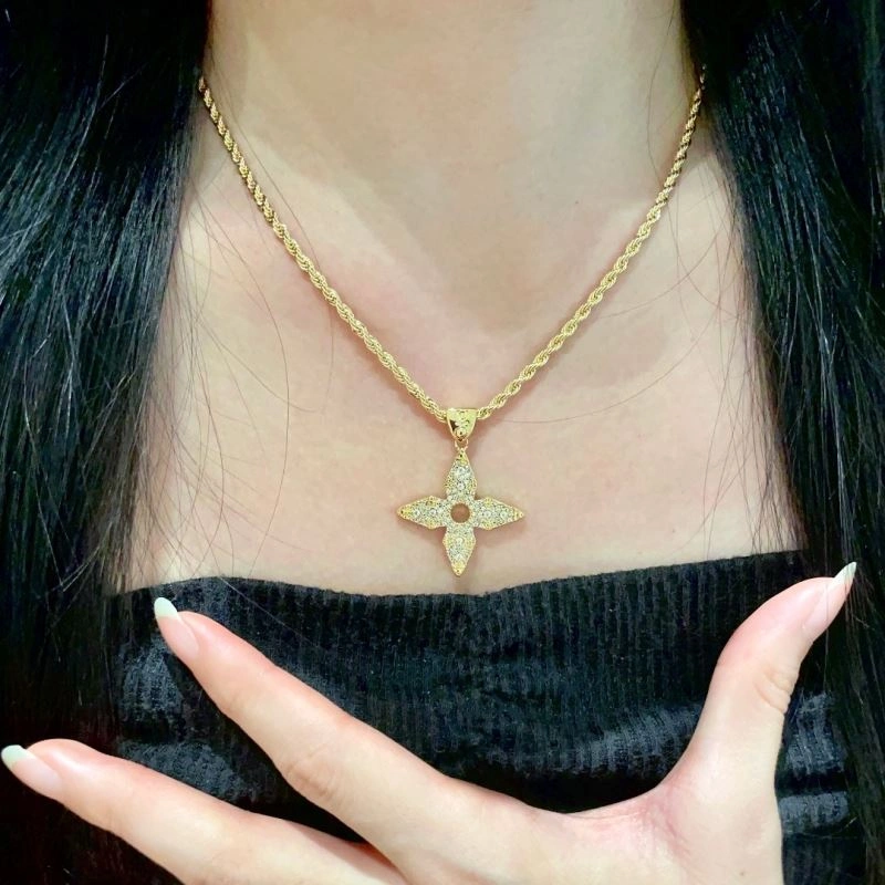 Functional Louis Vuitton Necklaces 250547
