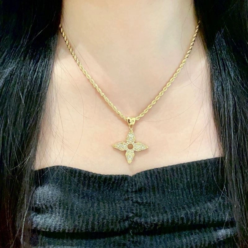 Functional Louis Vuitton Necklaces 250547