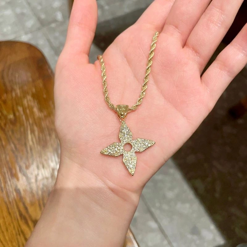 Functional Louis Vuitton Necklaces 250547