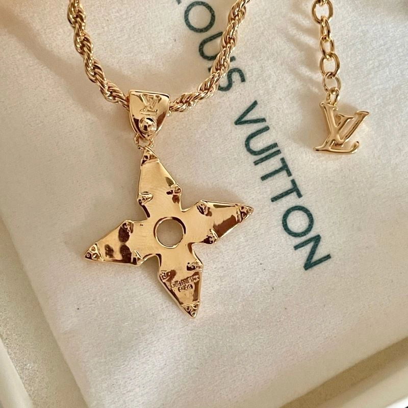Functional Louis Vuitton Necklaces 250547
