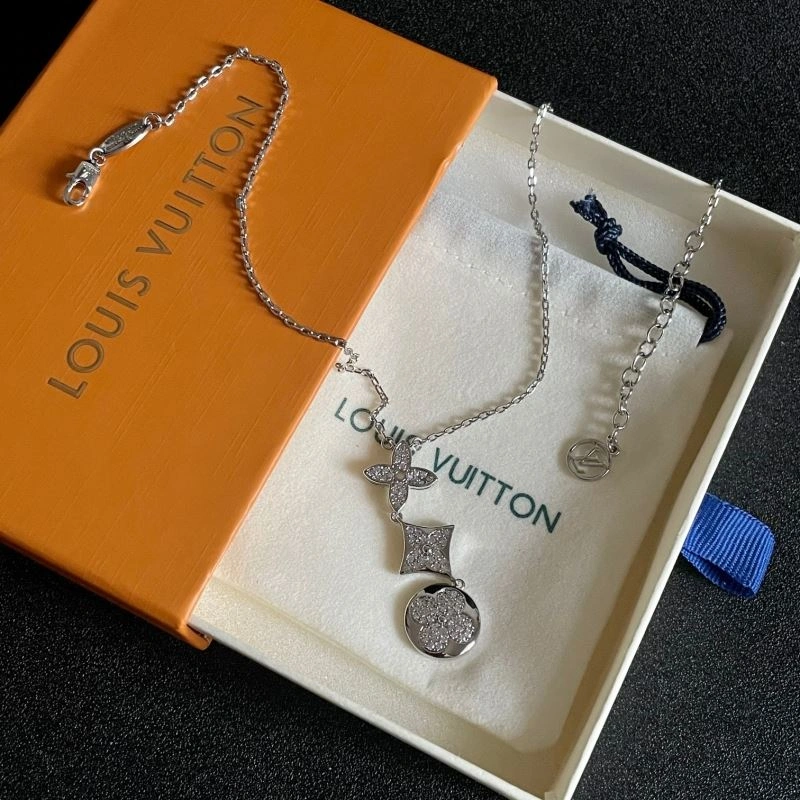 Sleek Louis Vuitton Necklaces 250553