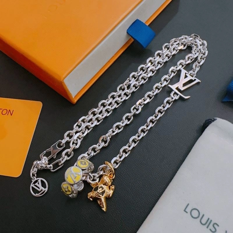 Louis Vuitton Necklaces Packable 250536