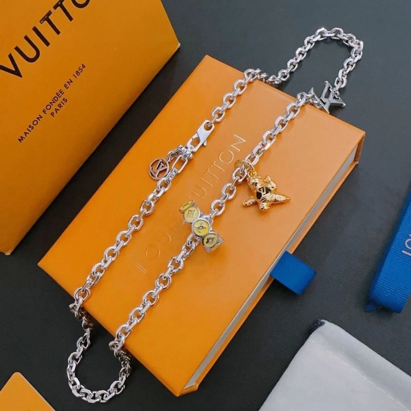 Louis Vuitton Necklaces Packable 250536