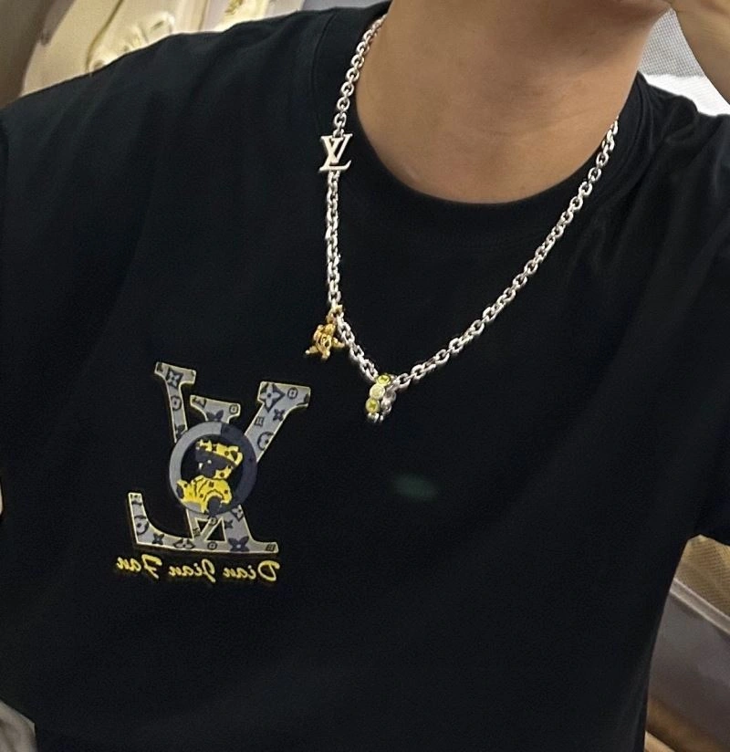 Louis Vuitton Necklaces Packable 250536