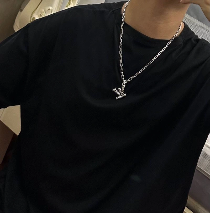 Sporty Louis Vuitton Necklaces 250529
