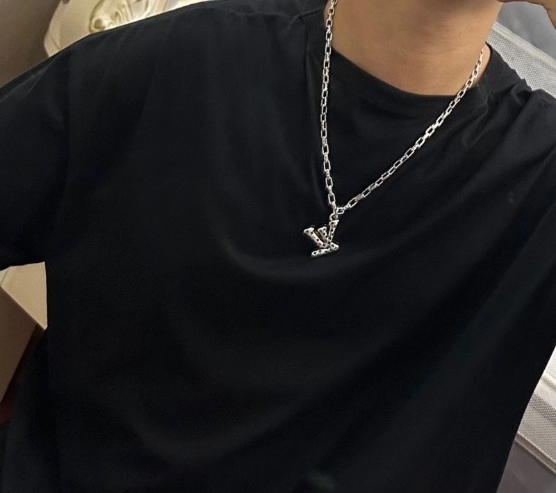 Sporty Louis Vuitton Necklaces 250529