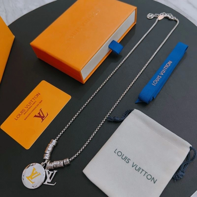 Resilient Louis Vuitton Necklaces 250530